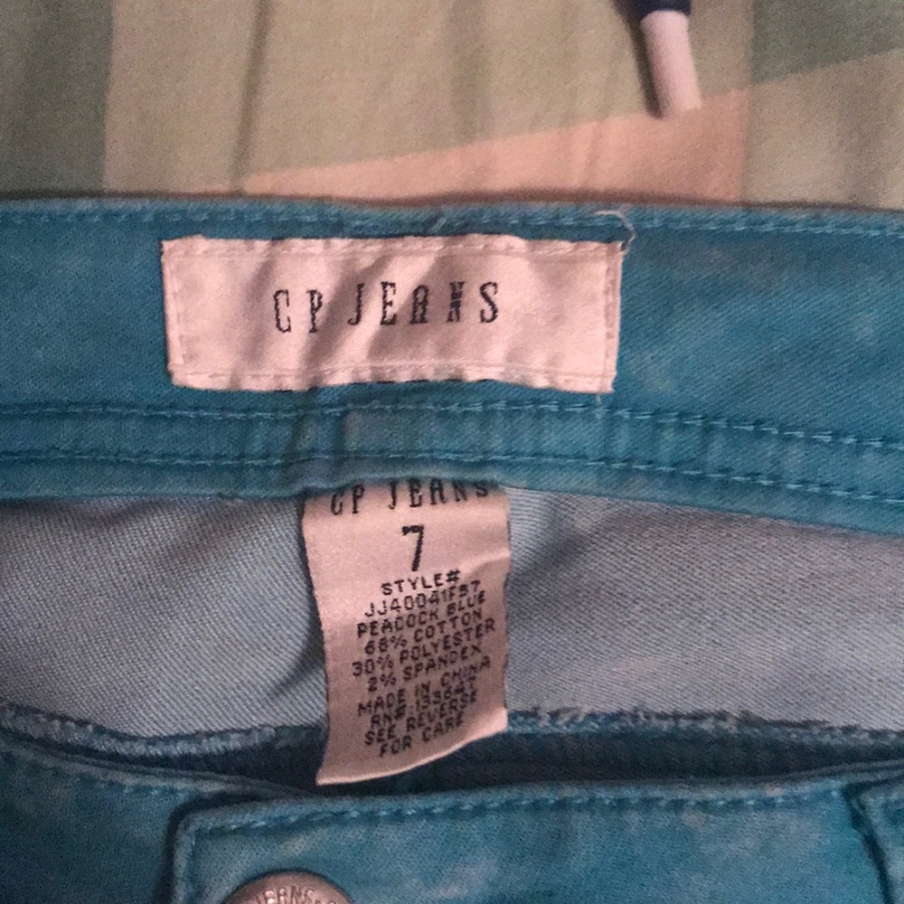 Capri’s - Picture 2 of 2